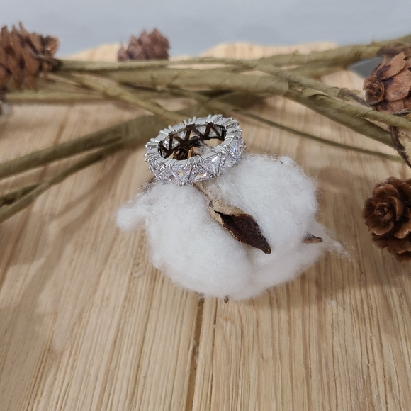 🎊🎊NEW🎊🎊BEAUTIFUL!! TRIANGLE CZ Ring in SILVER Plating 🎊🎊 - Picture 11 of 16